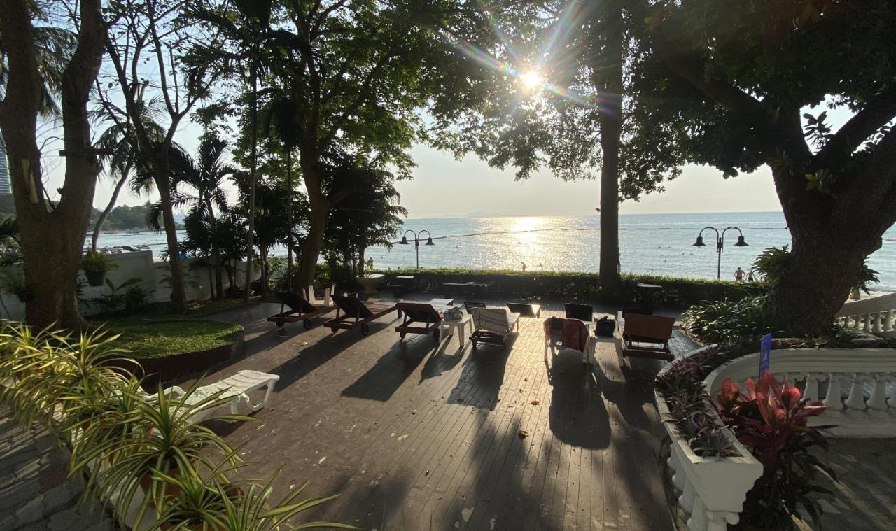 Sky Beach Beachfront Pattaya Exterior foto